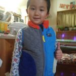 ベストを着た三男