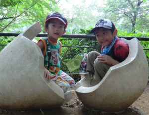 多摩動物園の卵のオブジェ